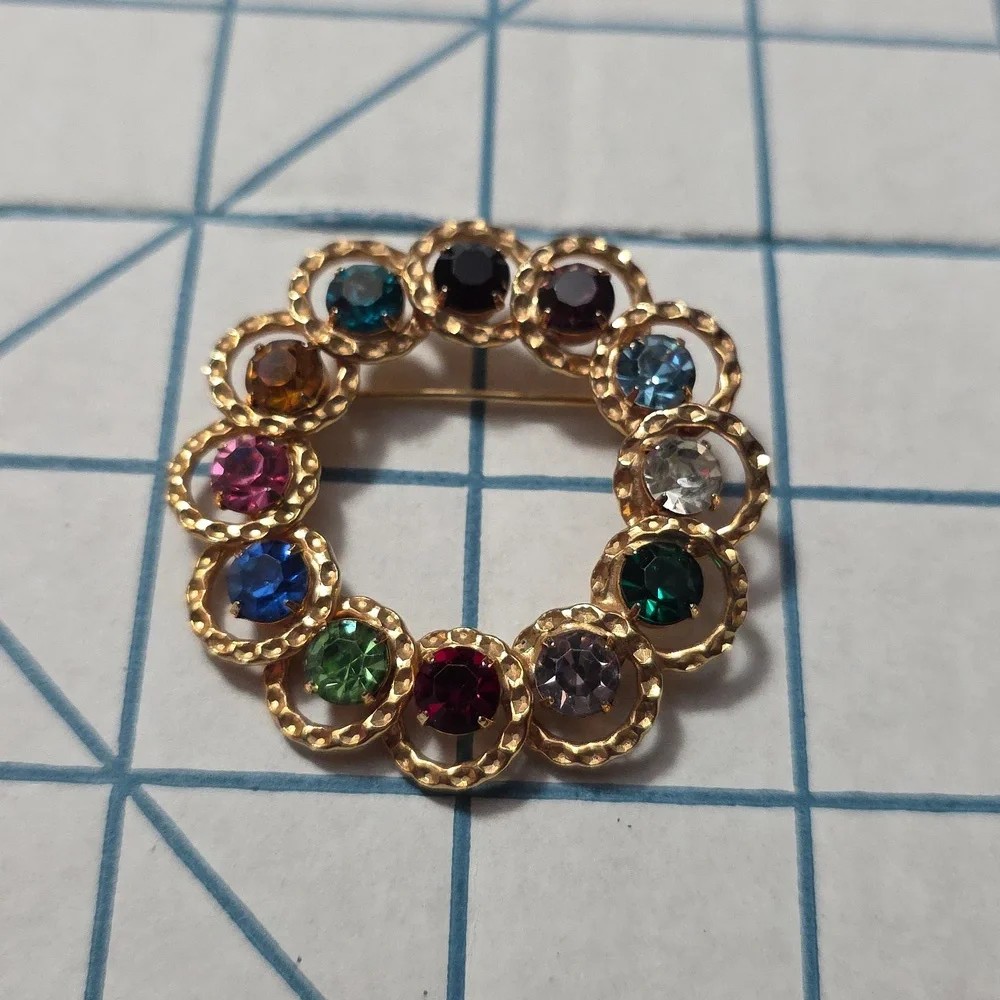 Vibrant Gold-Tone Multicolor Crystal‎ Brooch Vintage Lisa